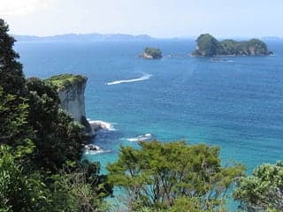 A photo of Mercury Bay in New Zealand.